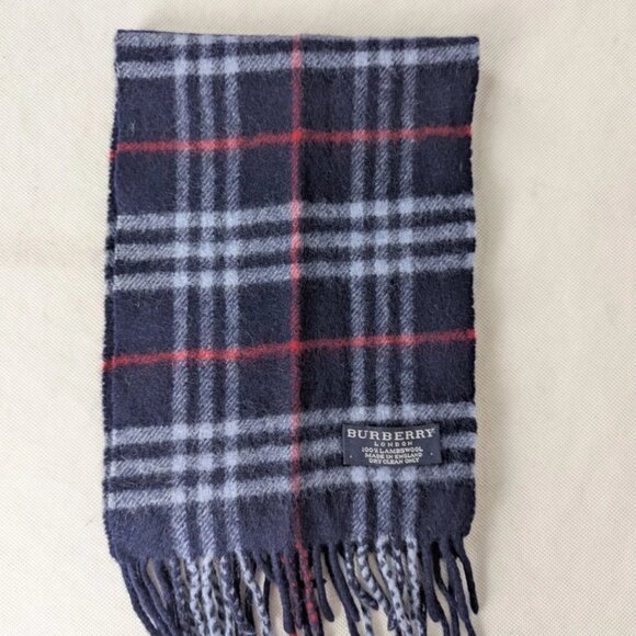 Pre-Loved Burberry Lambswool Scarf Blue – Unisex Check – Luxury Winter Accessory - Picture 5 of 7